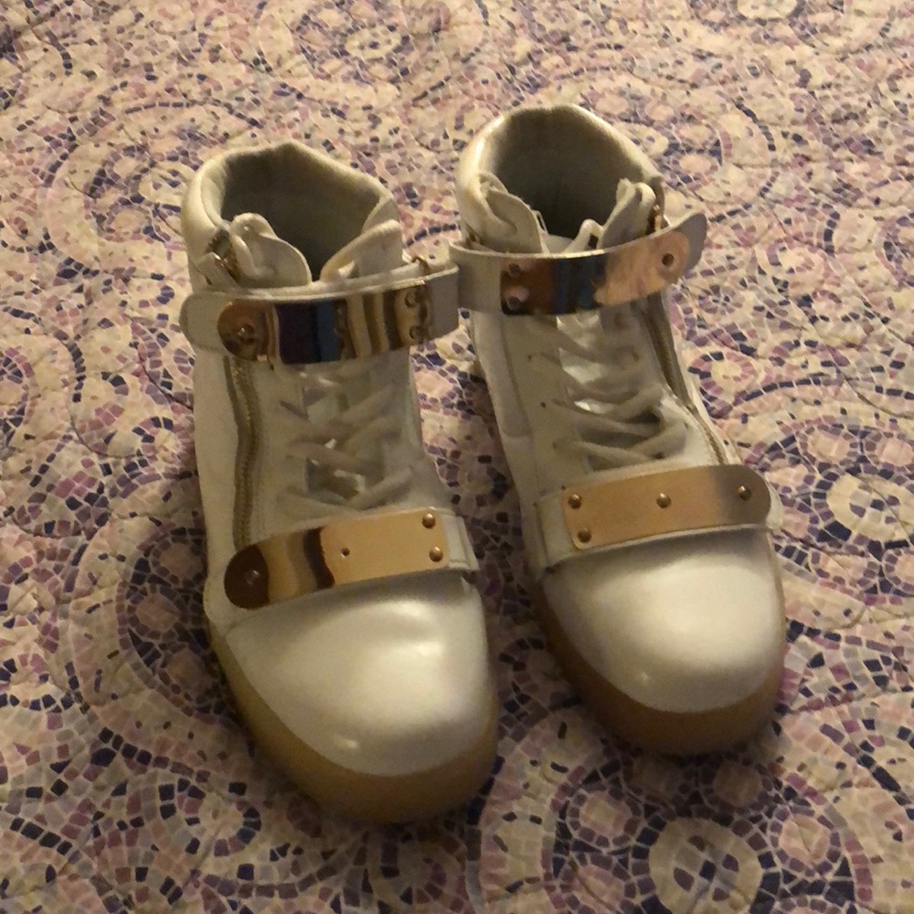 White and gold side zip light up hightops sneakers